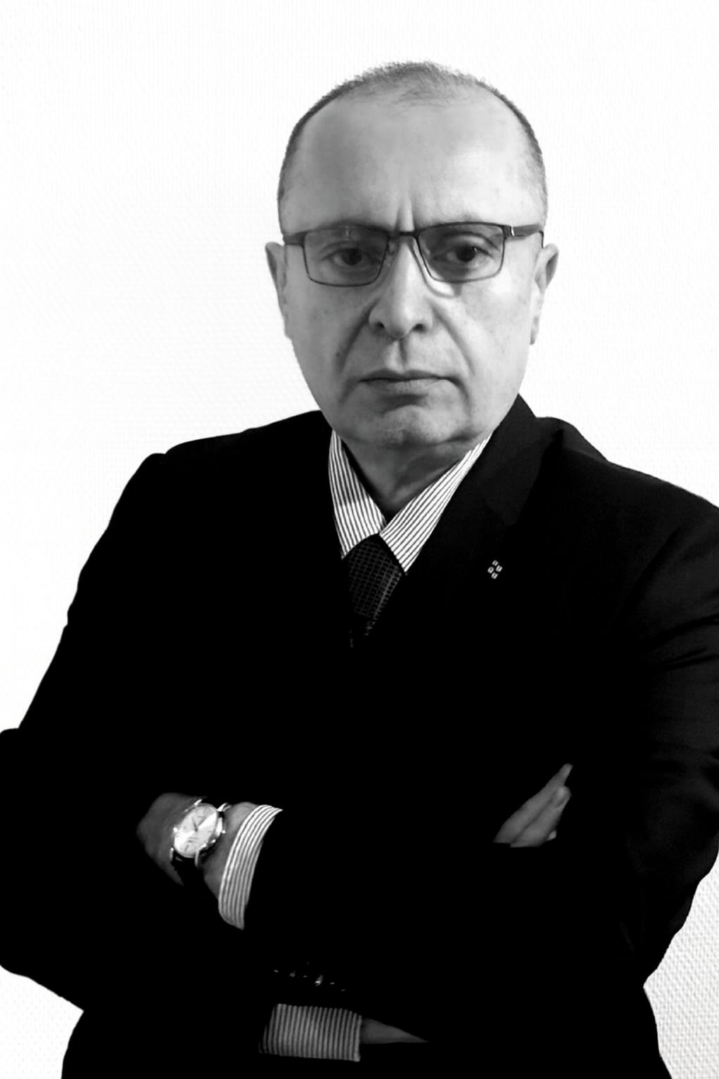 Dr George Robakidze